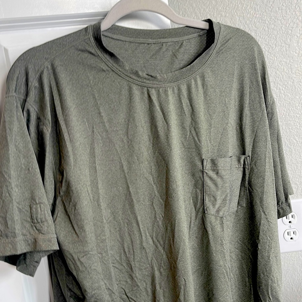 Vuori men’s short sleeve shirt